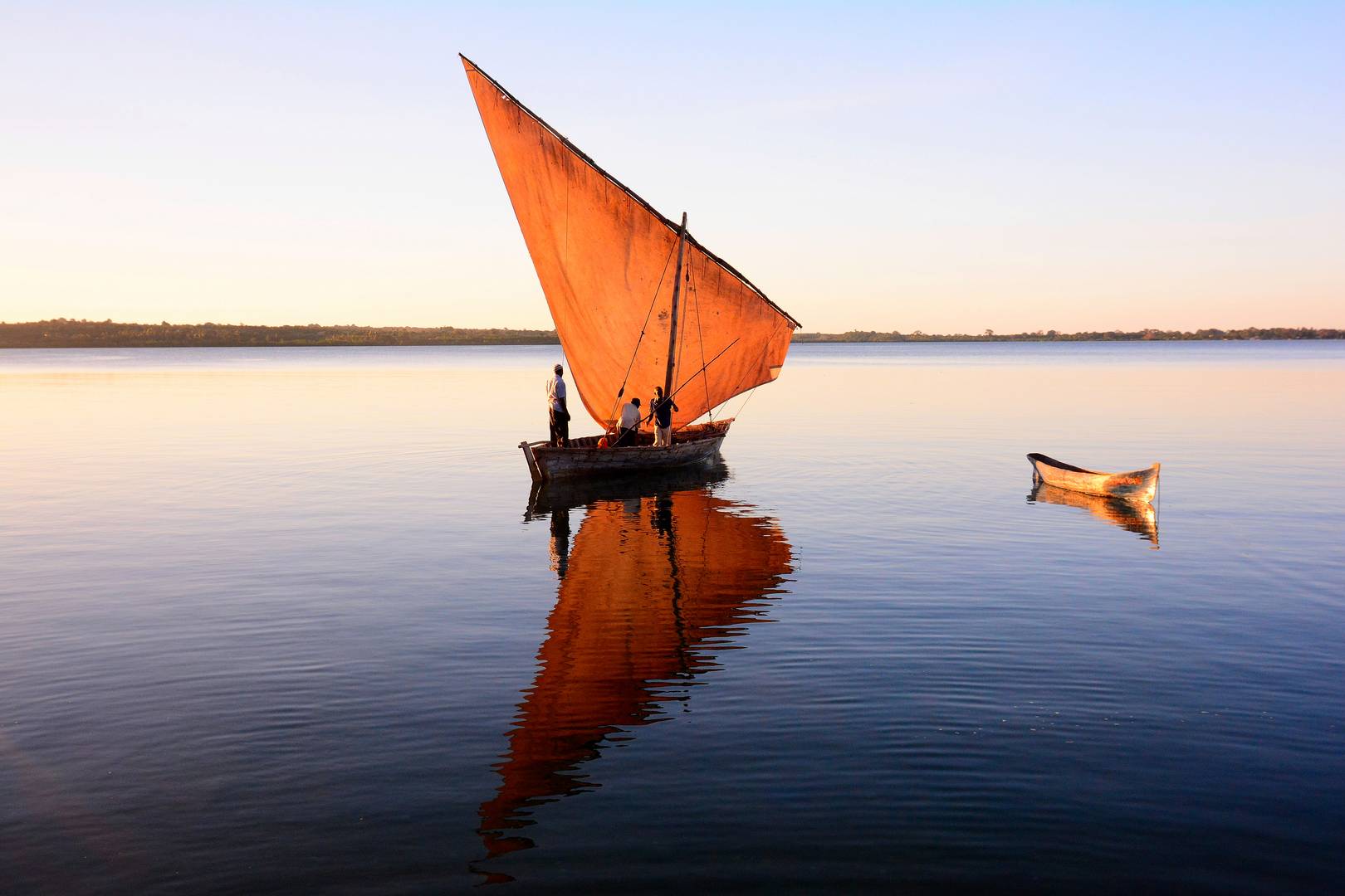 Segeltörn in einer alten arabischen Dhau