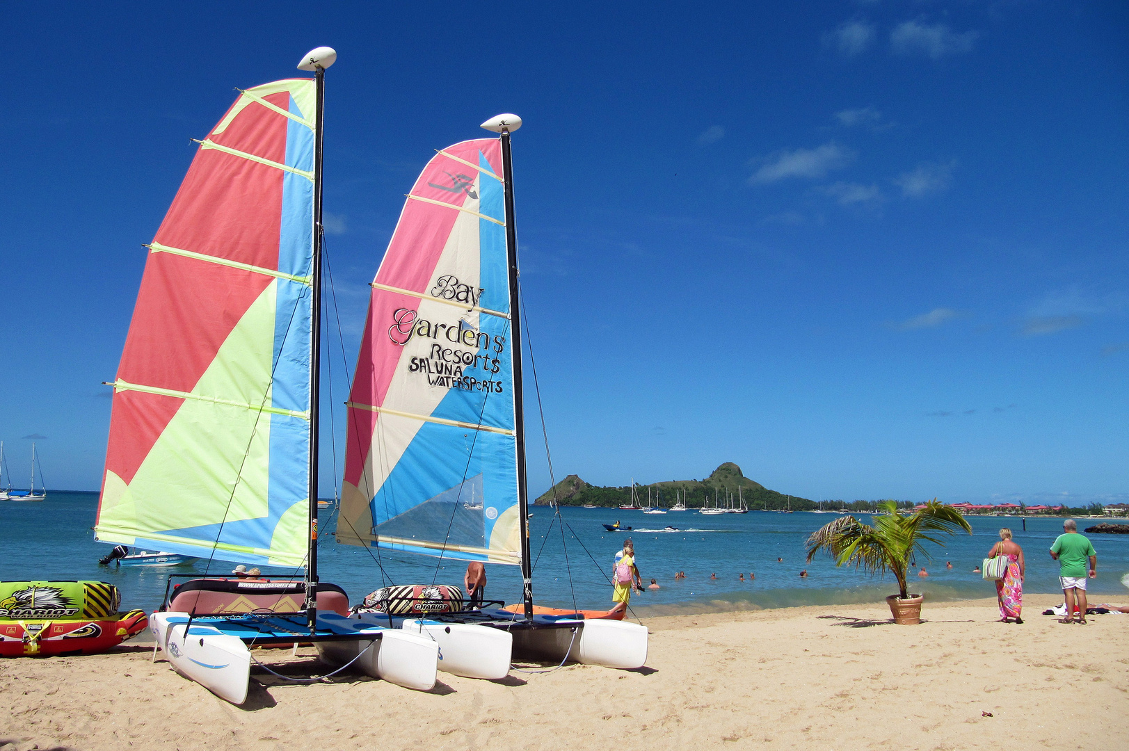 Segeltörn Karibik: Der Strand von Rodney Bay, St.Lucia