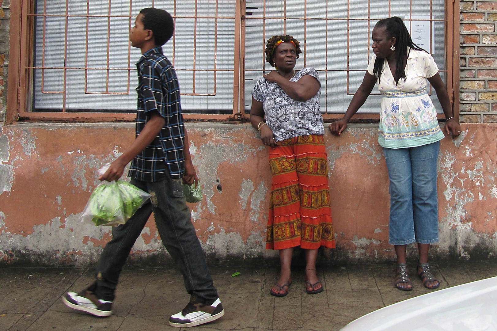 Segeltörn Karibik: Straßenszene auf St. Lucia (3)