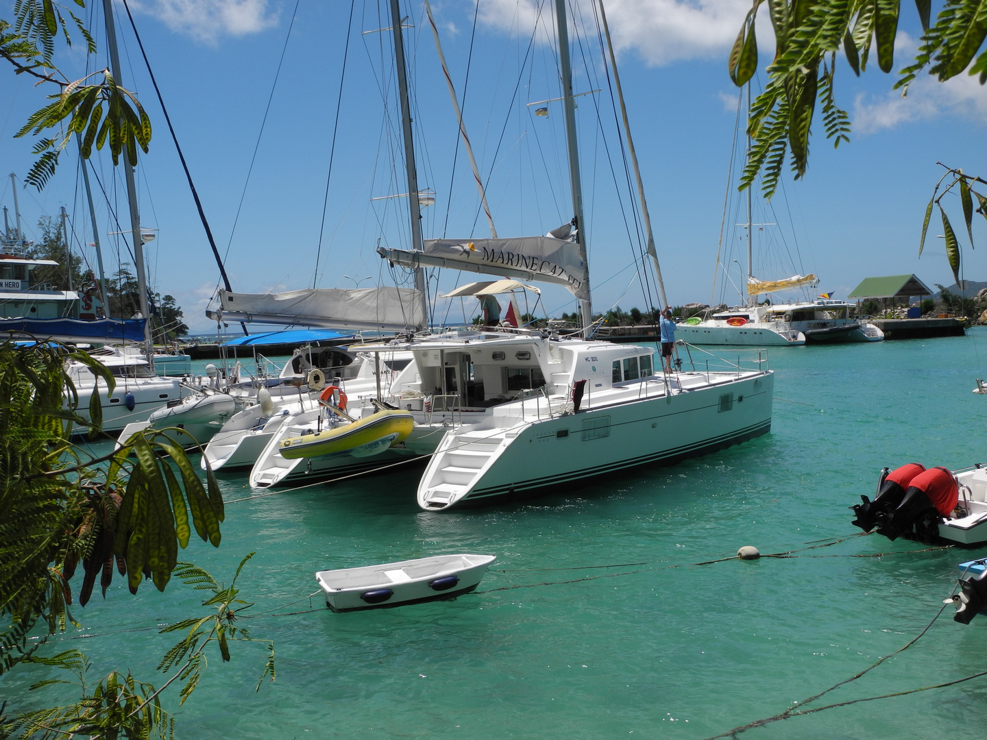 Segeltörn Seychellen: Ankern im Hafen von von La Passe, Insel La Digue