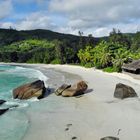 Segeltörn Seychellen: Anse Takamaka auf Mahe mit dem Strandhotel/ Restaurant Chez Batista