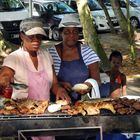 Segeltörn Seychellen: Gegrillte Köstlichkeiten am Strand von Mahe