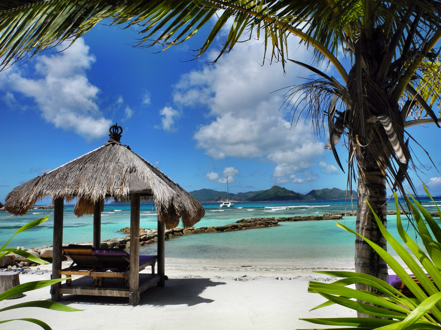 Segeltörn Seychellen: Strandblick auf La Digue