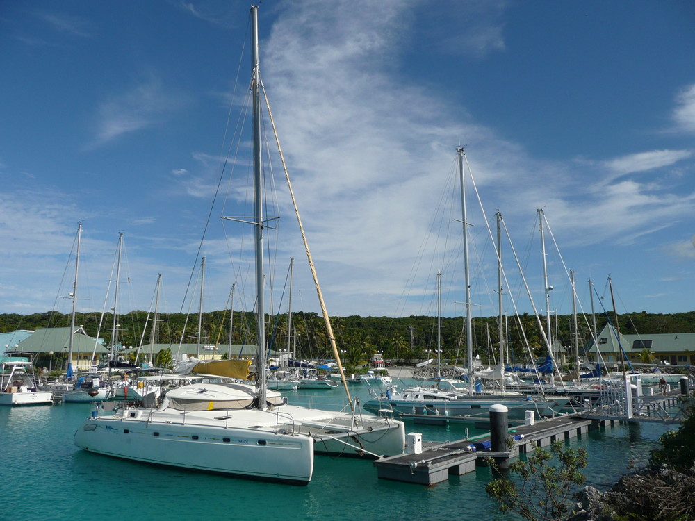 Segeltörn Südsee. Mit der "Yande" im Hafen von  We, Lifou