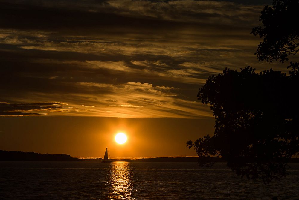 Segeltour in den Sonnenuntergang