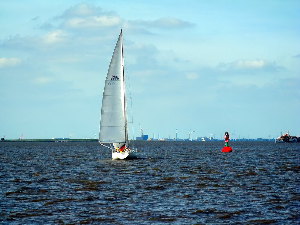 Segler auf der Elbe