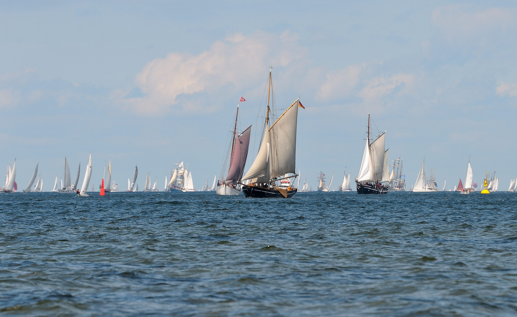  Segler auf der Ostsee