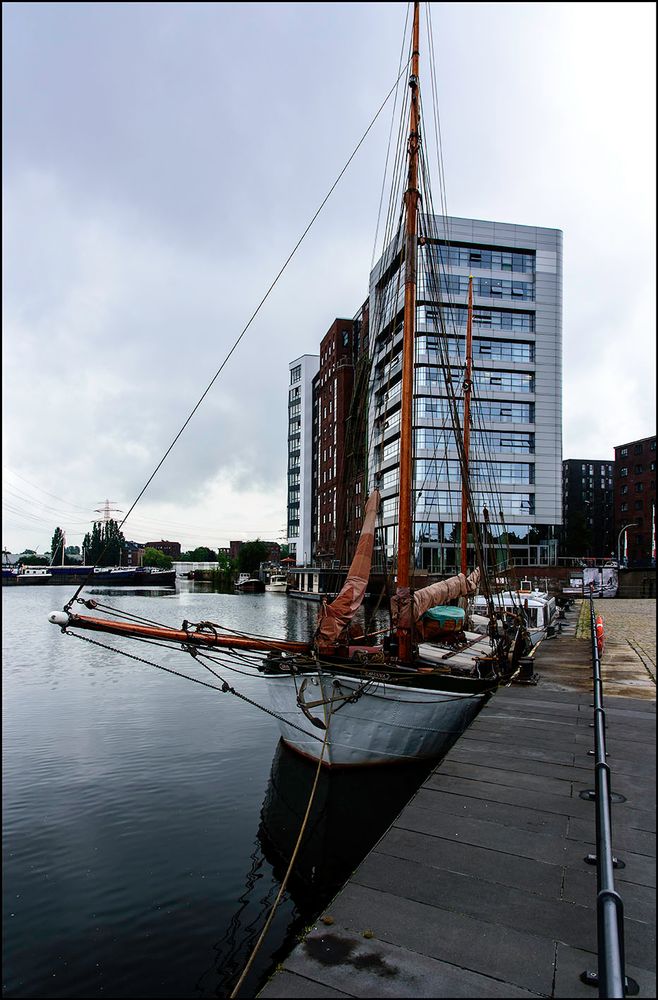 Segler im Binnenhafen Harburg