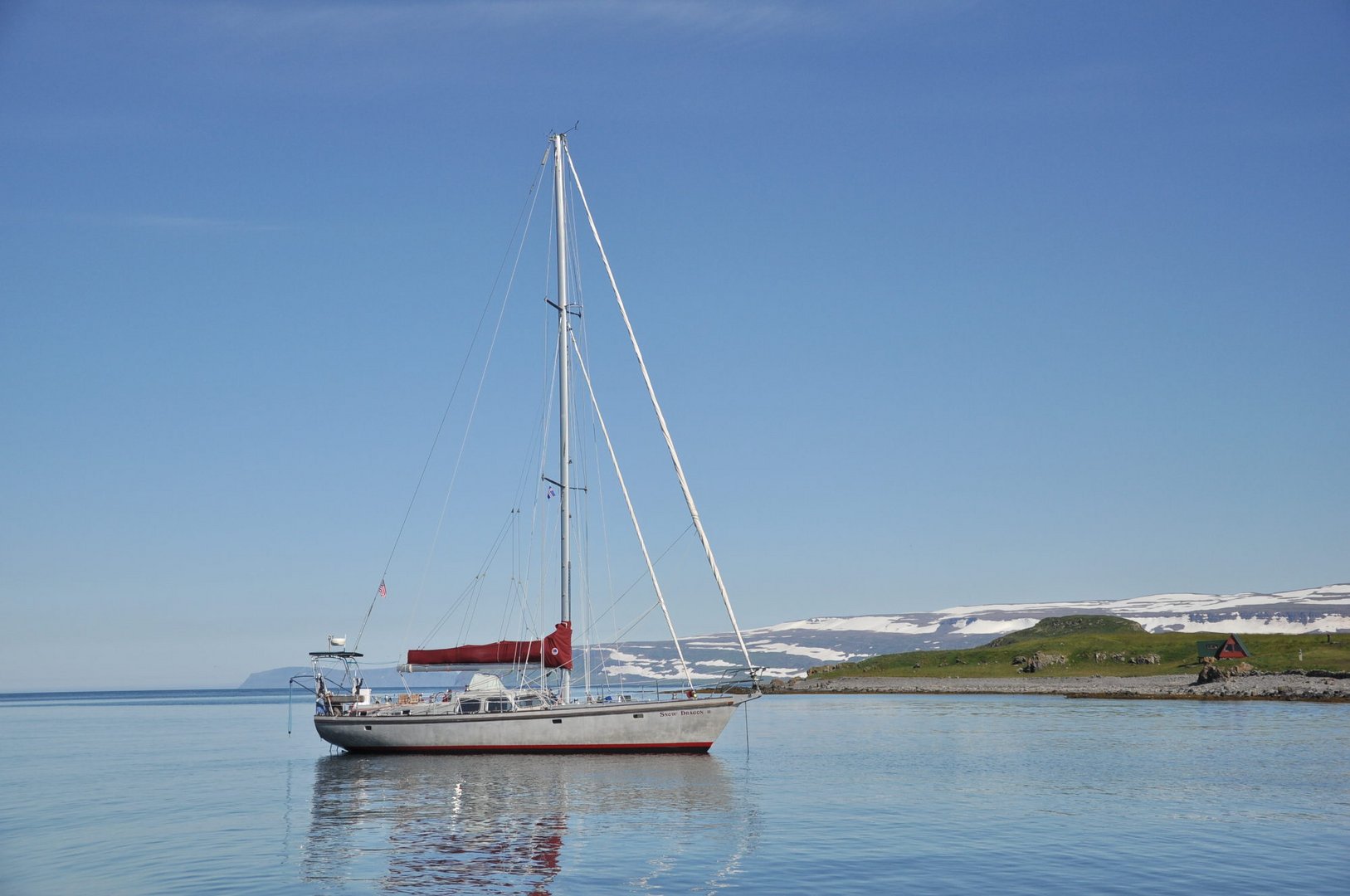 Segler im Fjord