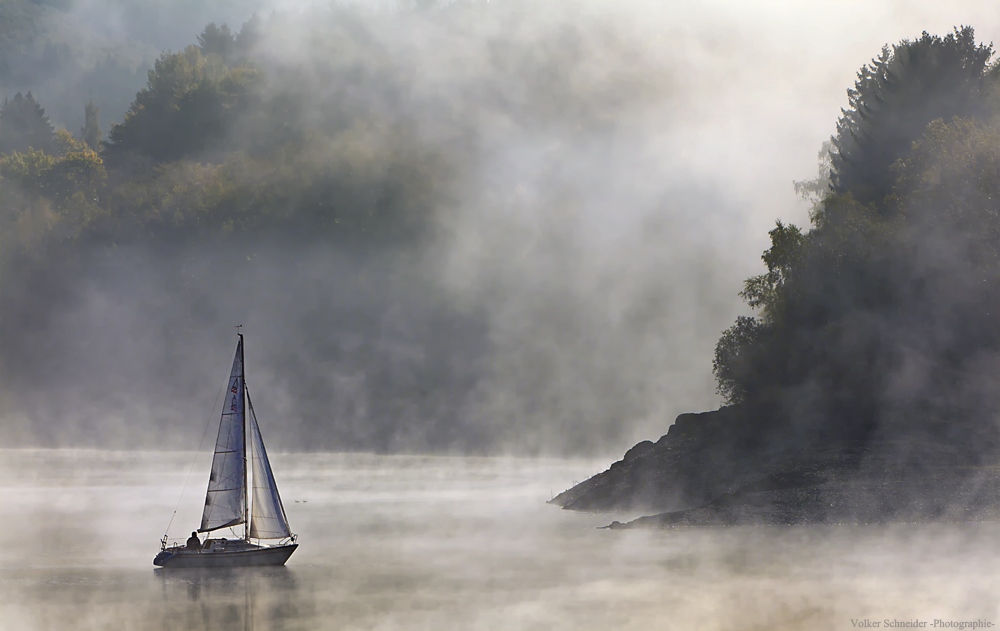 Segler im Nebel