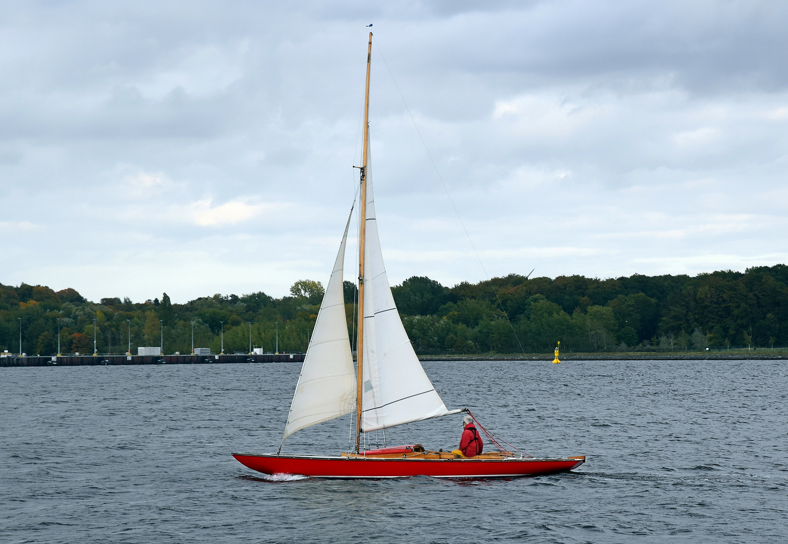 Segler im Oktober vor Friedrichsort auf der Kieler Förde