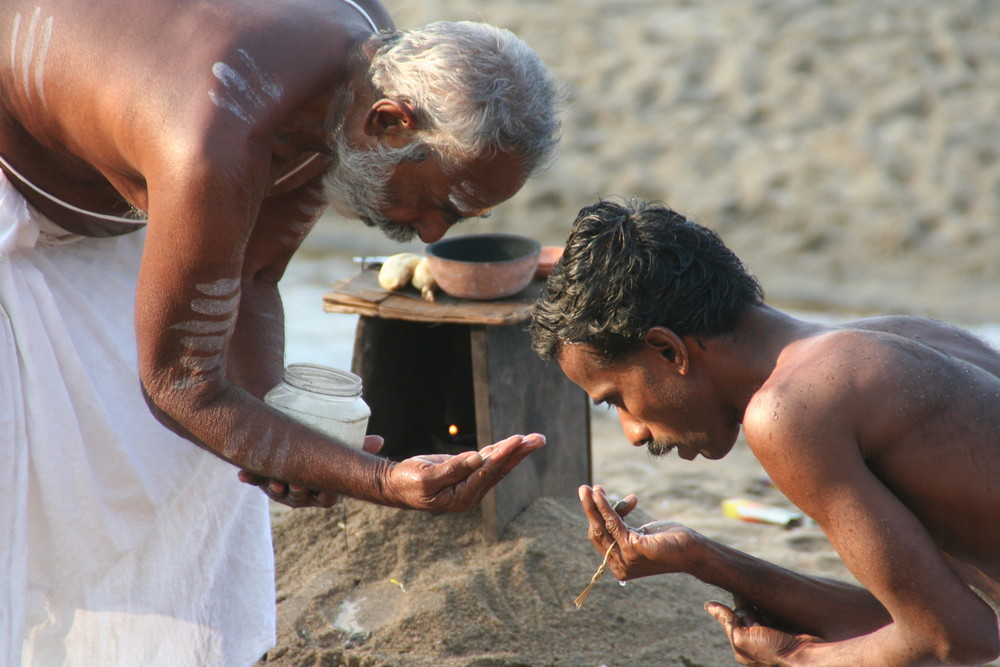 Segnung 8700 Klicks am Strand in Indien