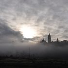 Segovia frühmorgens im Nebel