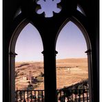 Segovia: Vista de la iglesia de la Vera Cruz por una ventana del alcázar (para Mascha)