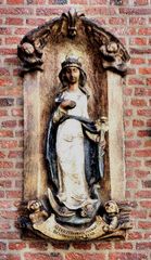 Sehr alte Madonnenfigur in Maastricht