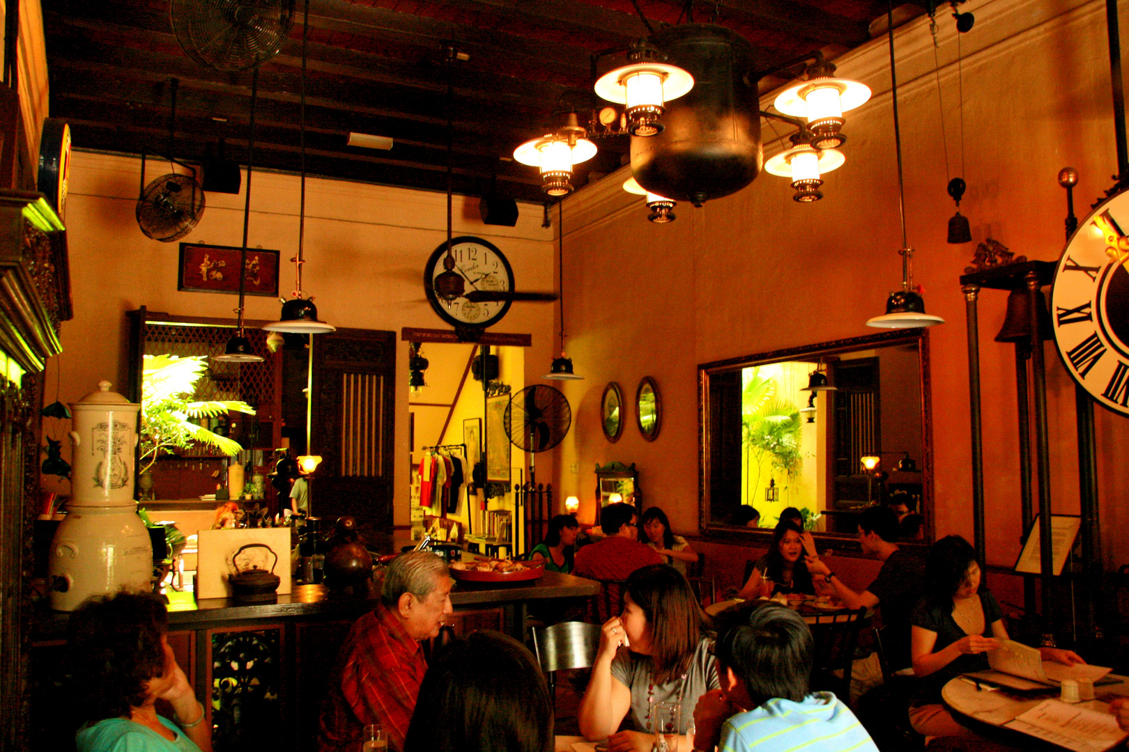 Sehr nette und heimische Atmosphäre im Cafe Edelweiß in Penang - Malaysia :-)