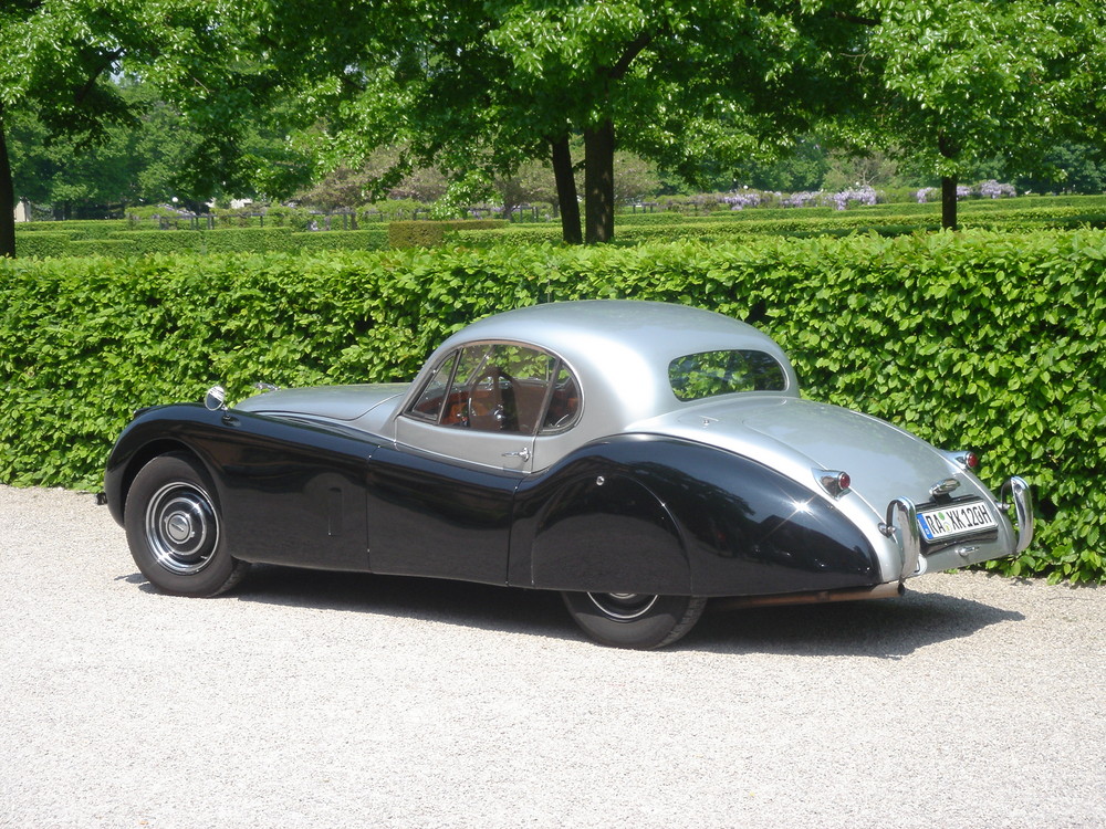 Sehr schönes Auto im Schlossgarten Rastatt