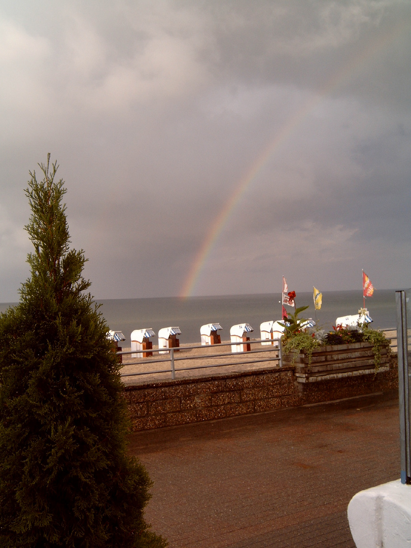 seht den Regenbogen dort.....