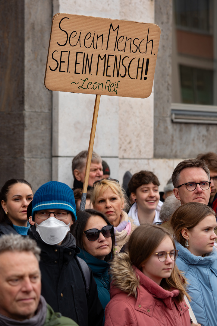 SEI EIN MENSCH