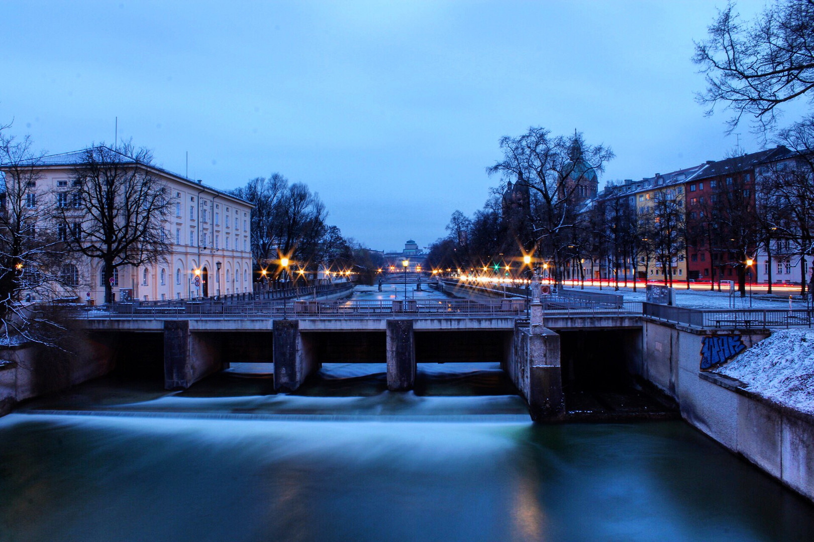 Seichter Wasserlauf der Isar