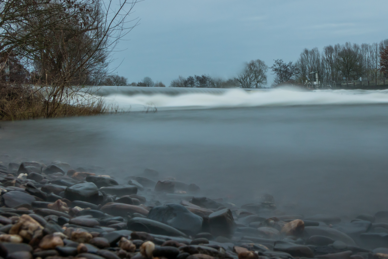 seichtes Wasser am Siegwehr