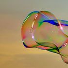 Seifenblasen selber machen - Riesenseifenblase im Farbrausch