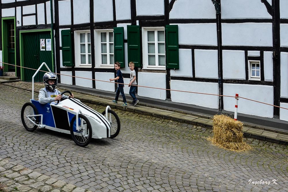 Seifenkistenrennen in Liedberg am 5. 6. 2016