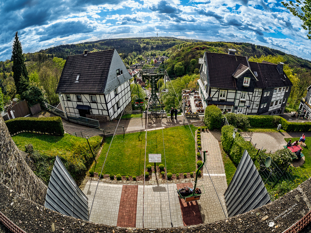 Seilbahn auf Schloss Burg