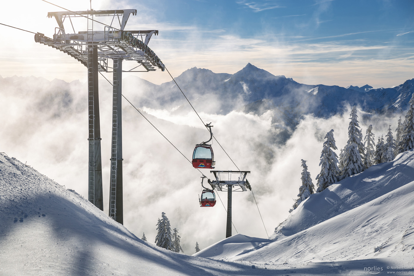 Seilbahn im Dunst