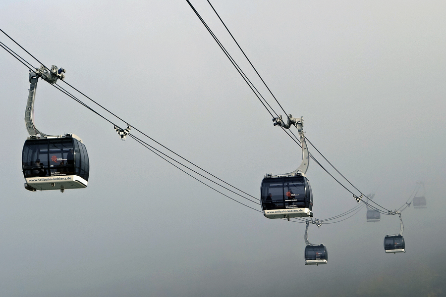 Seilbahn im Nebel