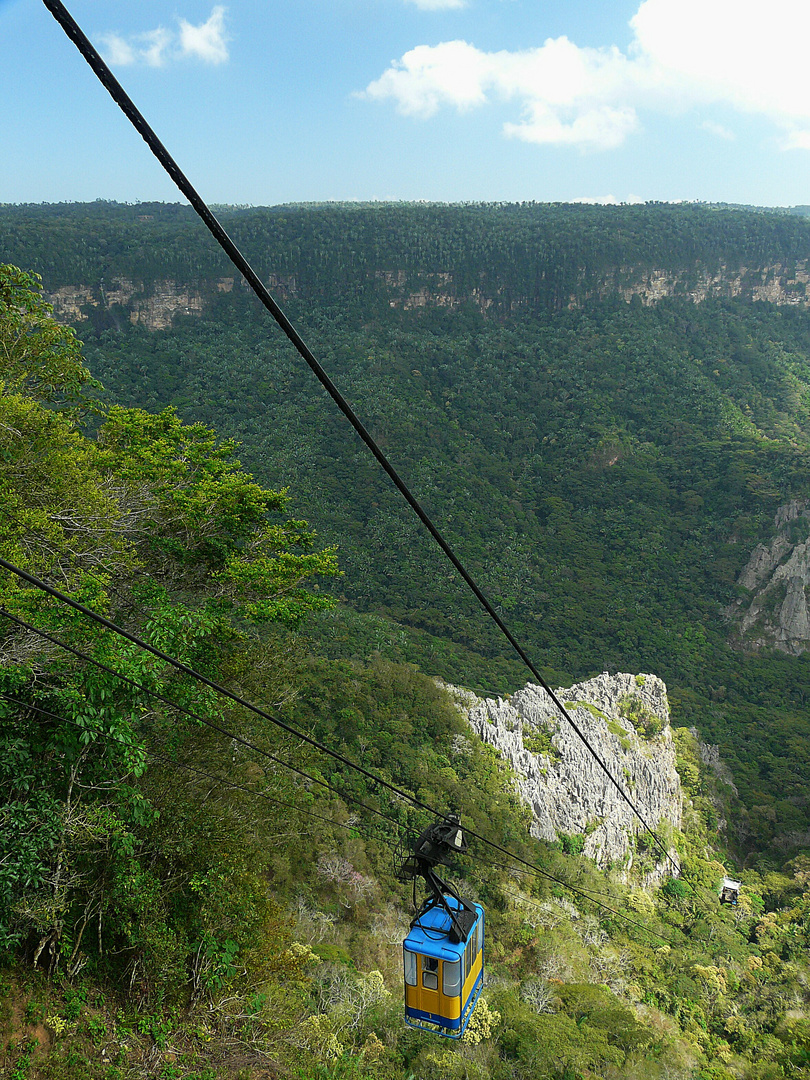 Seilbahn in Brasiliens kleinstem Nationalpark: Ubajara.