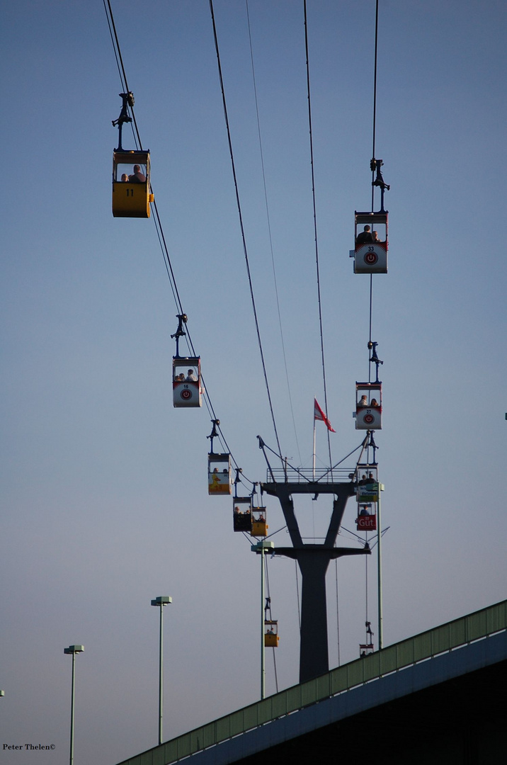 Seilbahn über die Zoobrücke