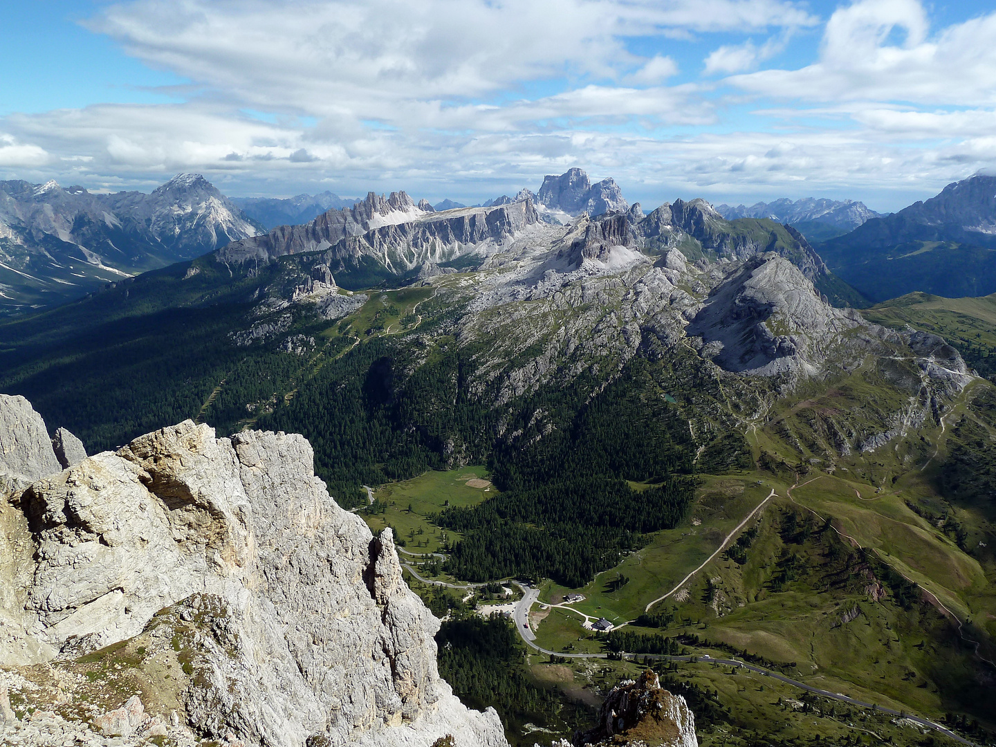 Seilbahnfahrt am Passo di Falzarego mit tollem Panorama