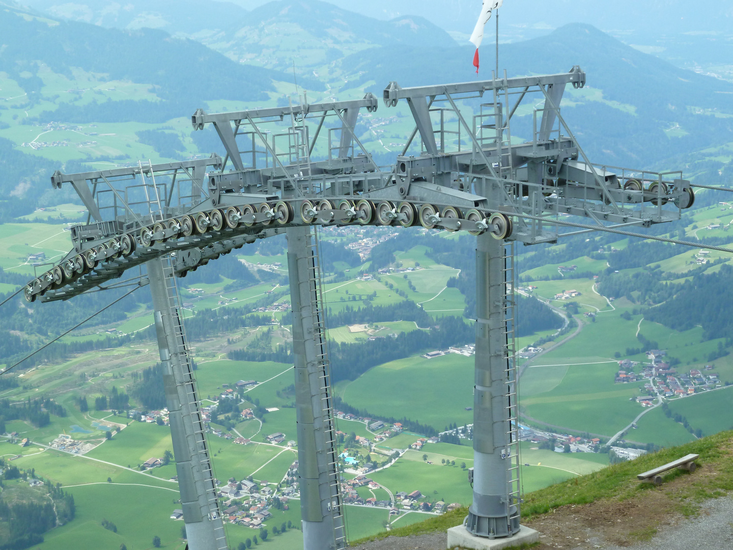 Seilbahnmast: für den Winter gerüstet