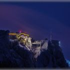 Seilbahnstation auf Zugspitze zur blauen Stunde