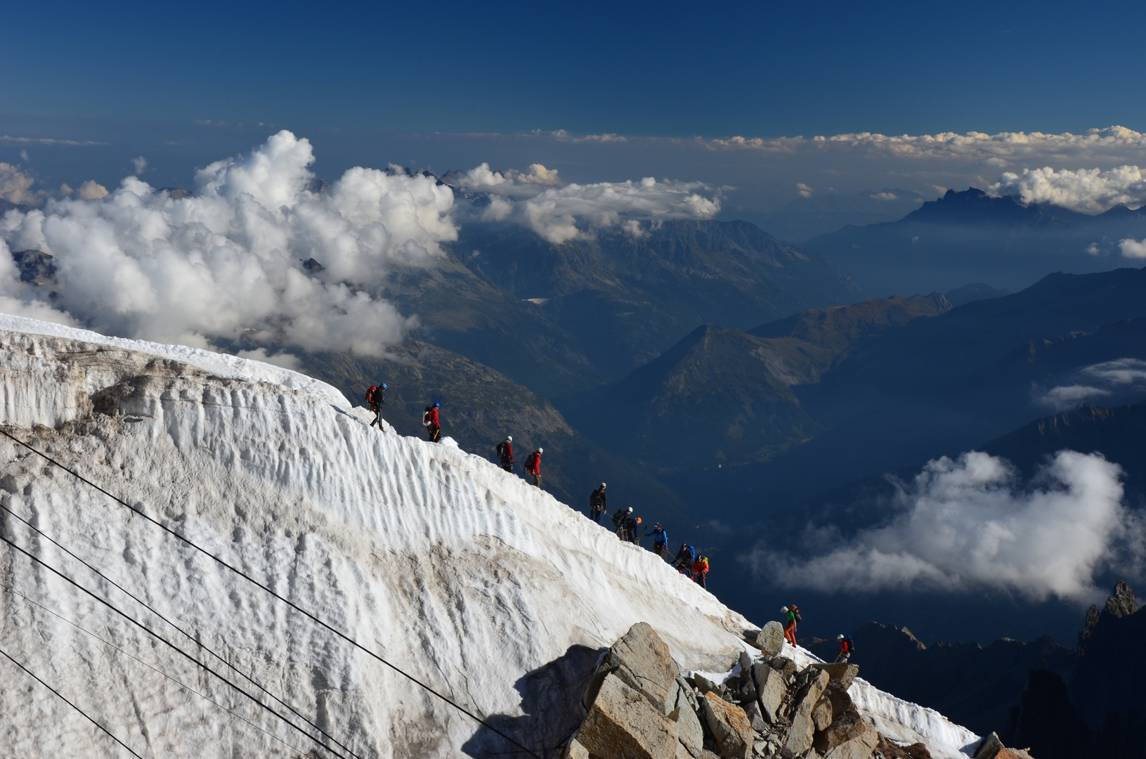 Seilschaften am "Startpunkt" des Aiguille du Midi