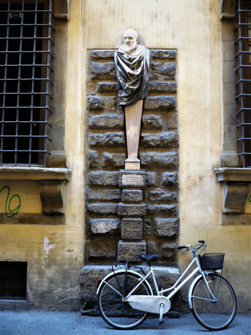  - sein fahrrad abgestellt -