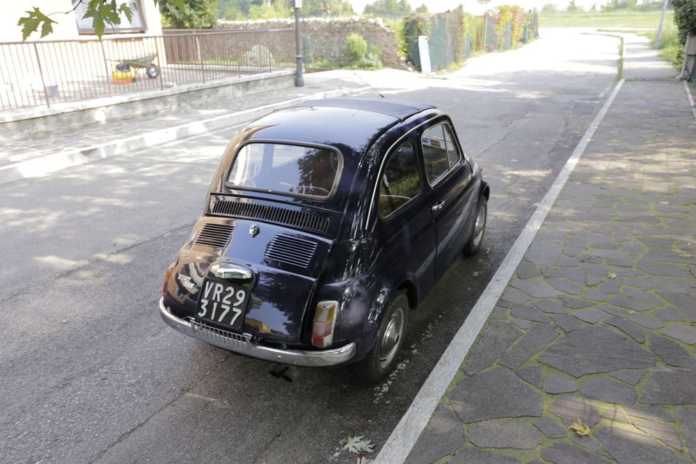 sein ganzer stolz parkt sicher in der seitenstrasse