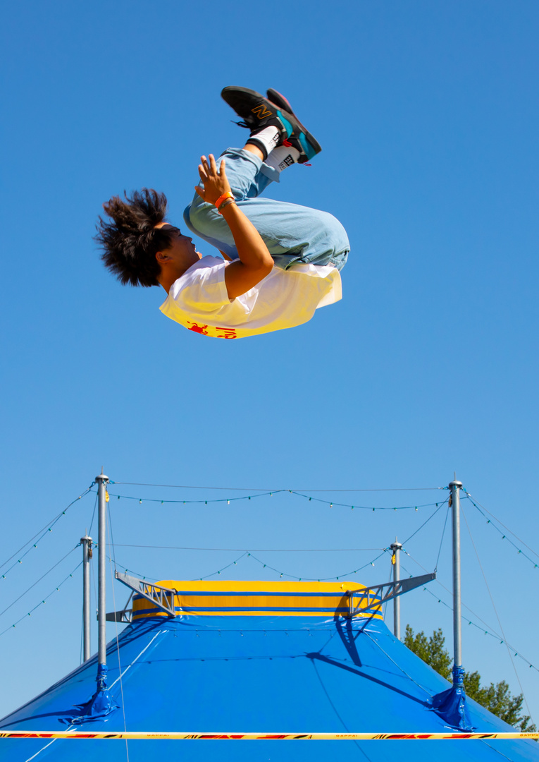 Sein Trampolin ist nur fünf Zentimeter breit