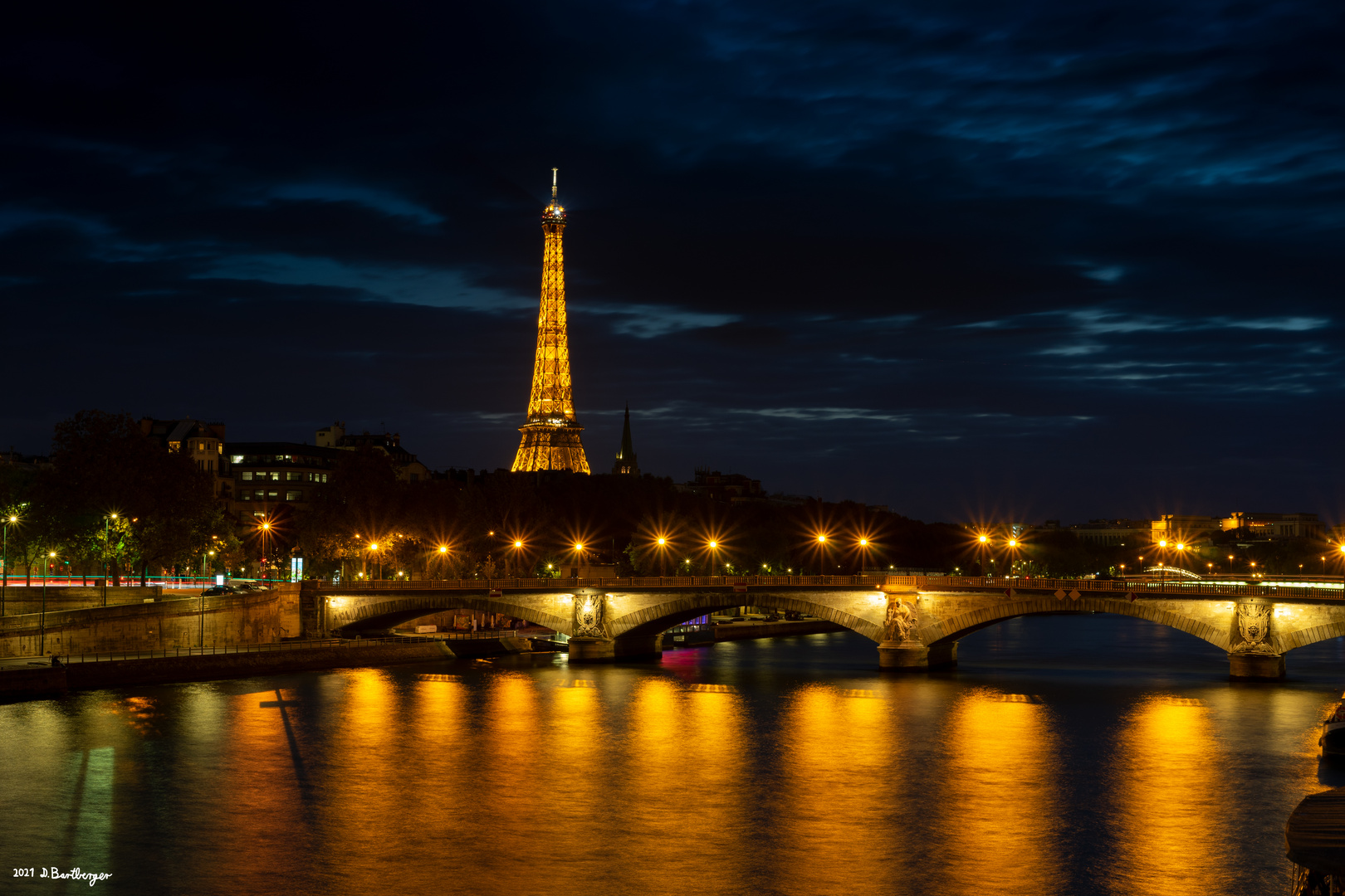 Seineufer at night