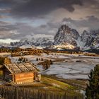 Seiser Alm - Hütte im letzten Liht