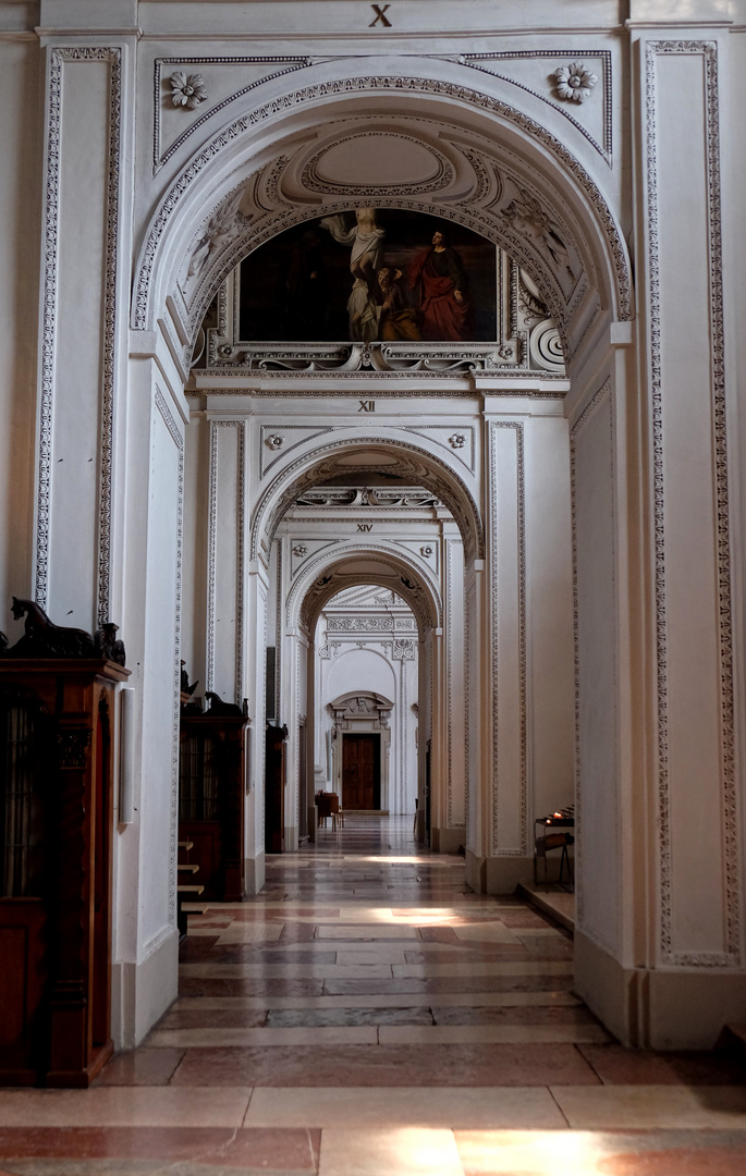 Seiten-Schiff im Dom zu Salzburg