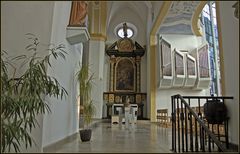 Seitenaltar in der Walburgakirche in Meschede.