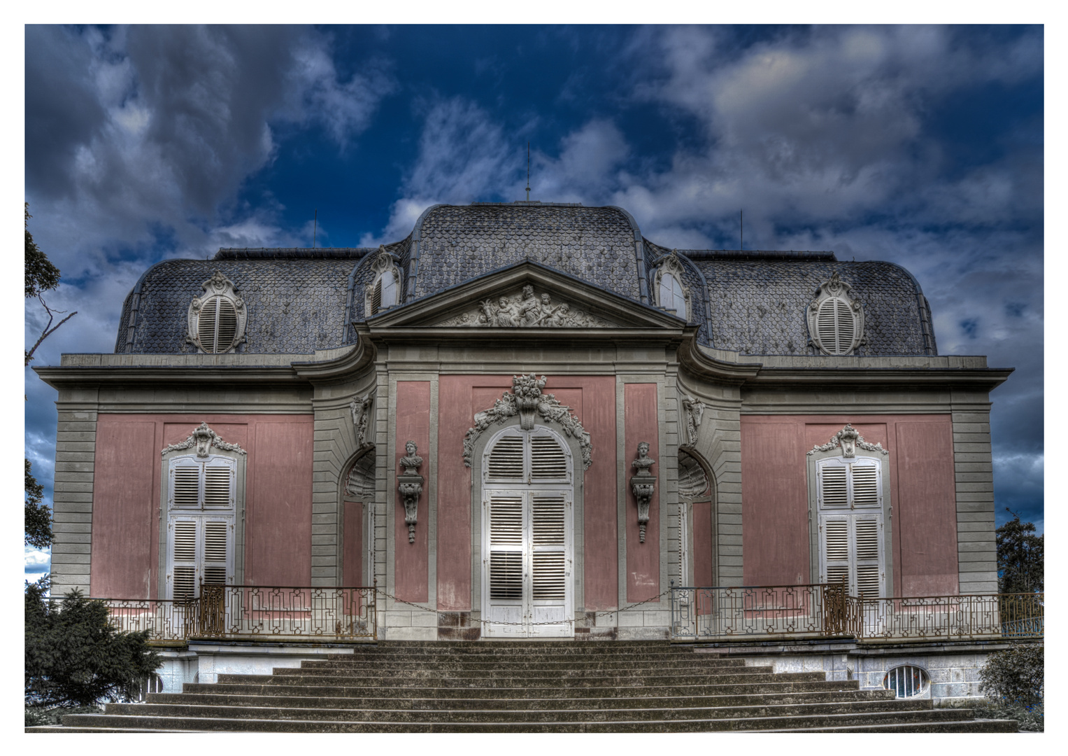 Seitenansicht Benrather Schloß HDR