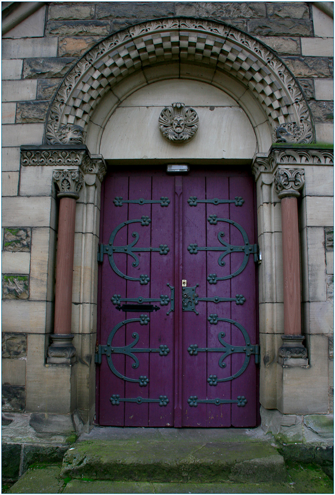 Seiteneingang des Temple Neuf