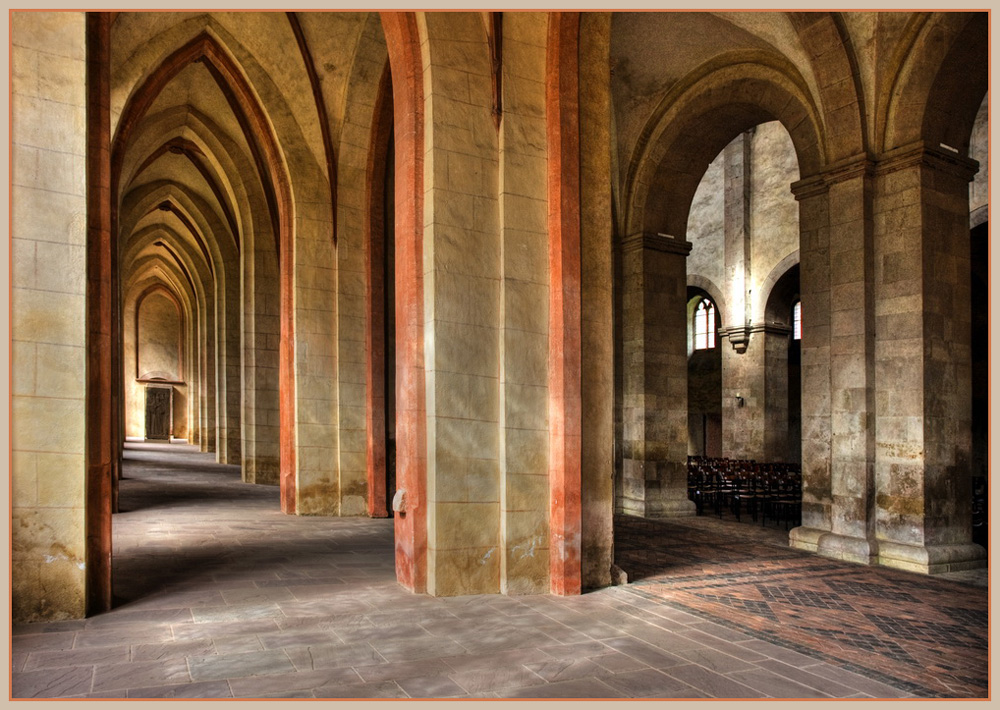 Seitenflügel in der Basilika (HDR)