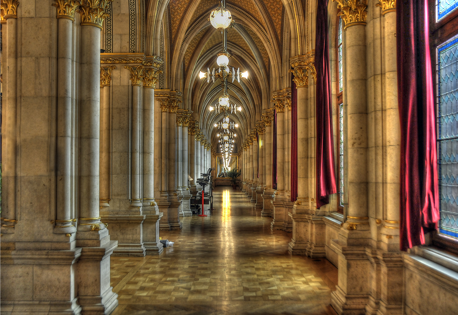 Seitengang vom Festsaal im Wiener Rathaus