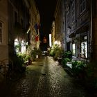 Seitengasse bei Nacht