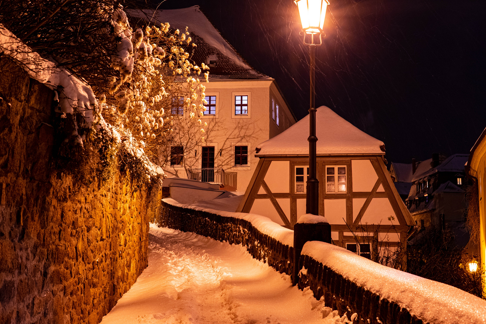 Seitengasse im Winter