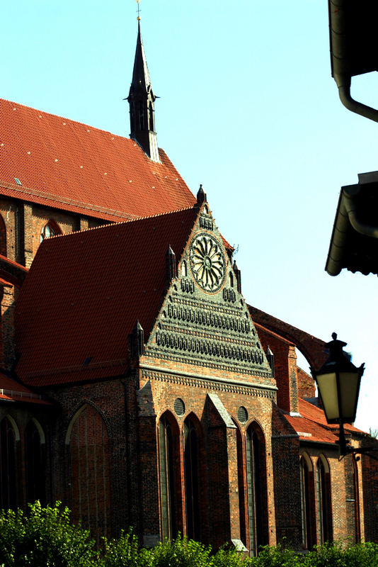 Seitenschiff mit Tonfiguren im First, St.Nikolai, Wismar